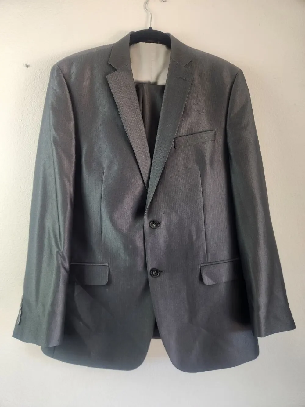 Calvin Klein Men's 3 Piece Suit in Gray Striped Size 42R Vest Jacket Pants 38x31